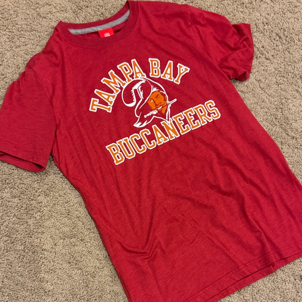 Large Nike Tampa Bay Buccaneers Red T-Shirt